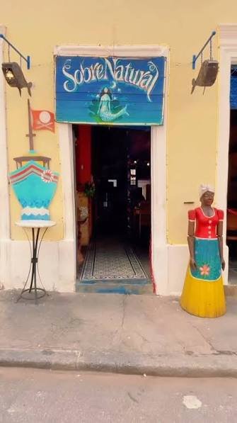 Fachada do bar Sobrenatural, no Largo dos Guimarães, em Santa Teresa, Rio de Janeiro
